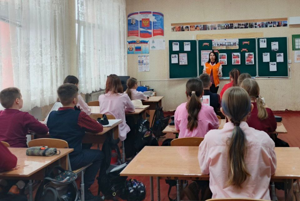 200 дней и ночей мужества: в Брянковской специализированной школе №1 прошел урок памяти 200 дней и ночей мужества: в Брянковской специализированной школе №1 прошел урок памяти