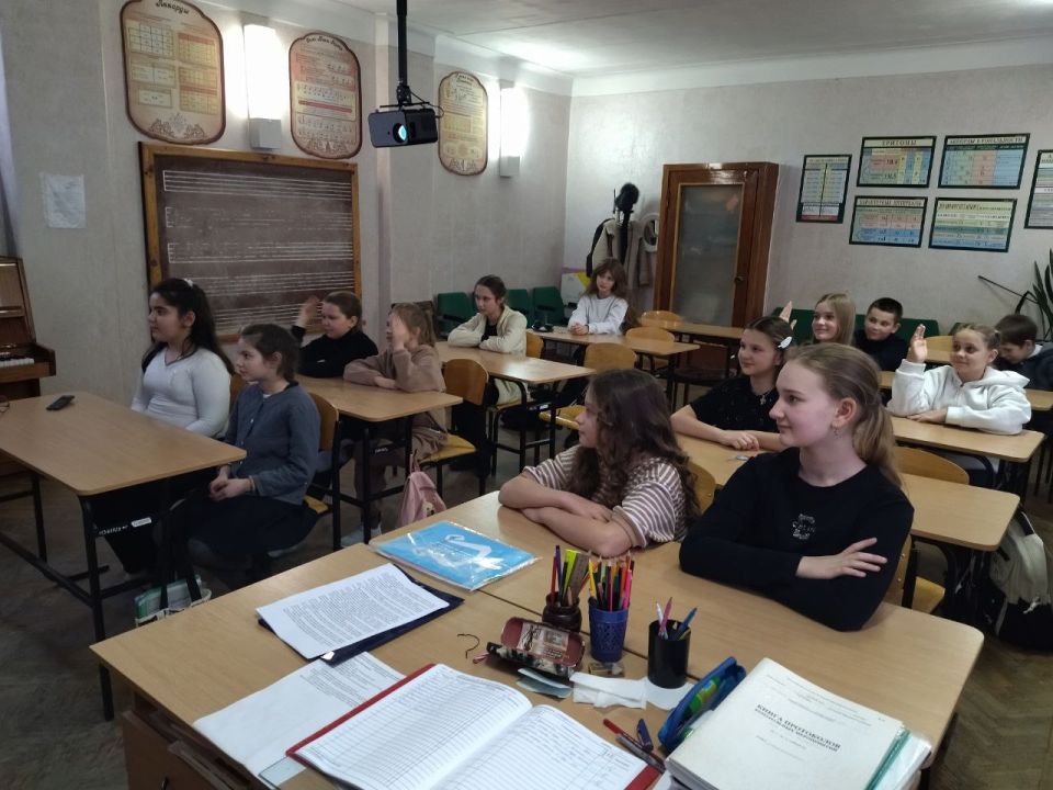 В Детской школе искусств №1 г. Ровеньки» прошла лекция «Народы России – единый оплот», посвящённая году, объявленного президентом России В.В. Путиным как «Год единства народов России» В Детской школе искусств №1 г. Ровеньки» прошла лекция «Народы России – единый оплот», посвящённая году, объявленного президентом России В.В. Путиным как «Год единства народов России»