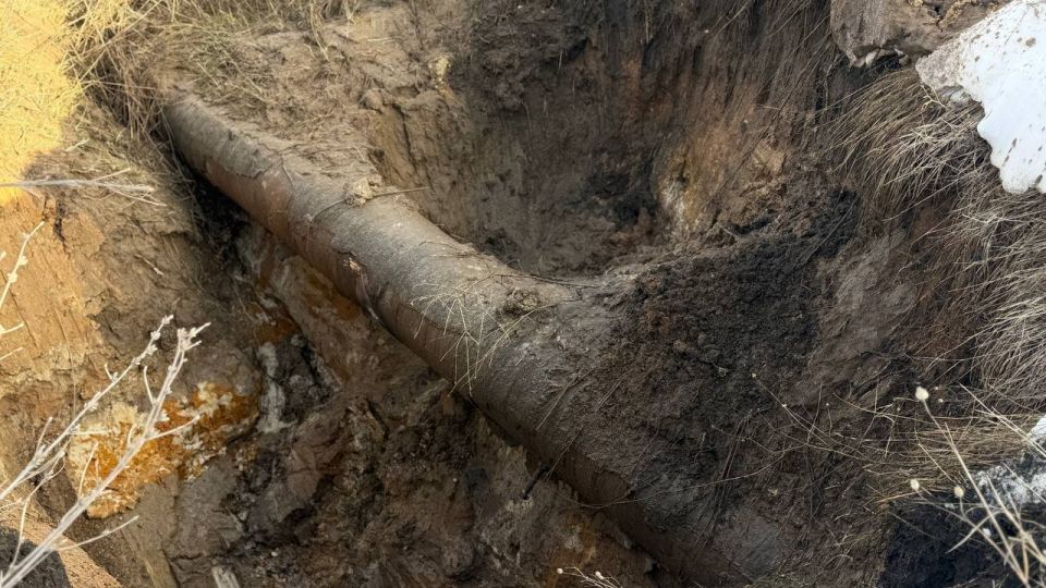 В Краснодонском округе Лугансквода проводит работы по устранению порывов на магистральных водоводах В Краснодонском округе Лугансквода проводит работы по устранению порывов на магистральных водоводах