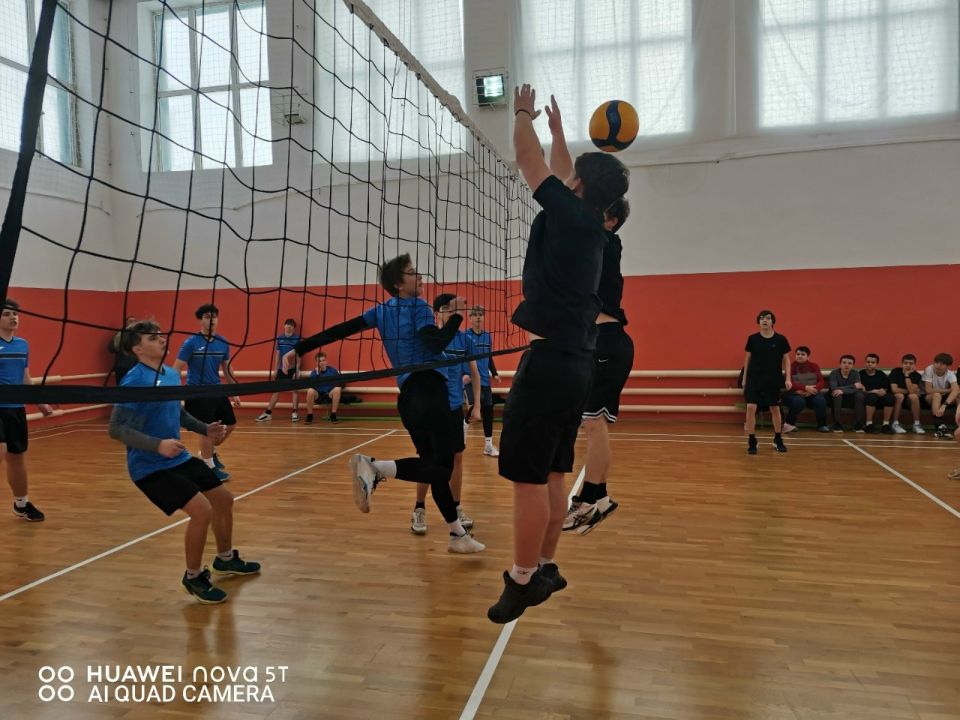 Товарищеская игра по волейболу состоялись в Лутугинской спортивной школе Товарищеская игра по волейболу состоялись в Лутугинской спортивной школе