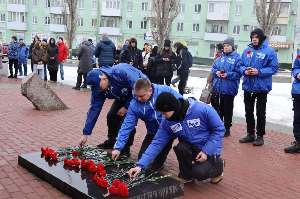 В Северодонецке единороссы почтили память героев: 83-я годовщина освобождения города от немецко-фашистских захватчиков В Северодонецке единороссы почтили память героев: 83-я годовщина освобождения города от немецко-фашистских захватчиков