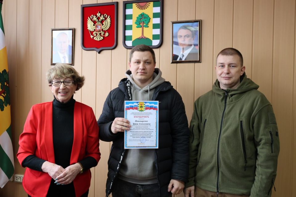 Врип главы городского округа город Рубежное Евгений Шаталин совместно с председателем Совета Нелли Задиракой и местными депутатами выразил благодарность коллективам ряда организаций за весомый вклад в восстановление города... Врип главы городского округа город Рубежное Евгений Шаталин совместно с председателем Совета Нелли Задиракой и местными депутатами выразил благодарность коллективам ряда организаций за весомый вклад в восстановление города...