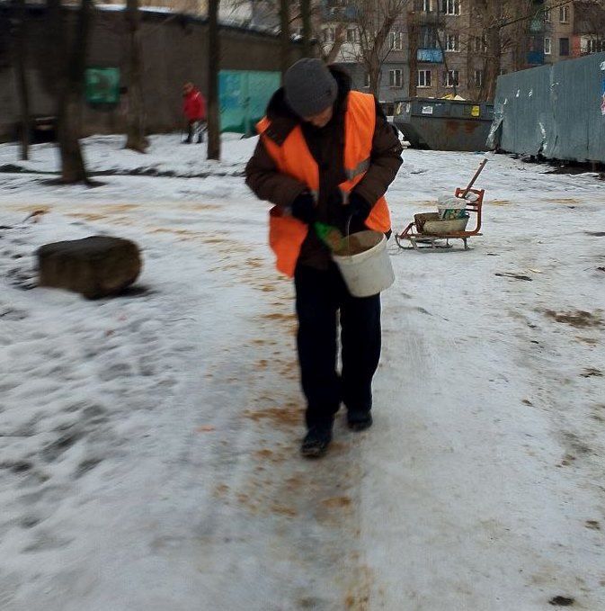 Коммунальными службами проведены работы на территории города Коммунальными службами проведены работы на территории города