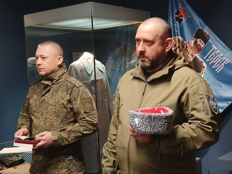 Альберт Зинченко: Сегодня начальник отдела чрезвычайных ситуаций, гражданской обороны, мобилизационной работы и взаимодействия с правоохранительными органами Администрации Станично-Луганского МО, начальник штаба казачьего... Альберт Зинченко: Сегодня начальник отдела чрезвычайных ситуаций, гражданской обороны, мобилизационной работы и взаимодействия с правоохранительными органами Администрации Станично-Луганского МО, начальник штаба казачьего...