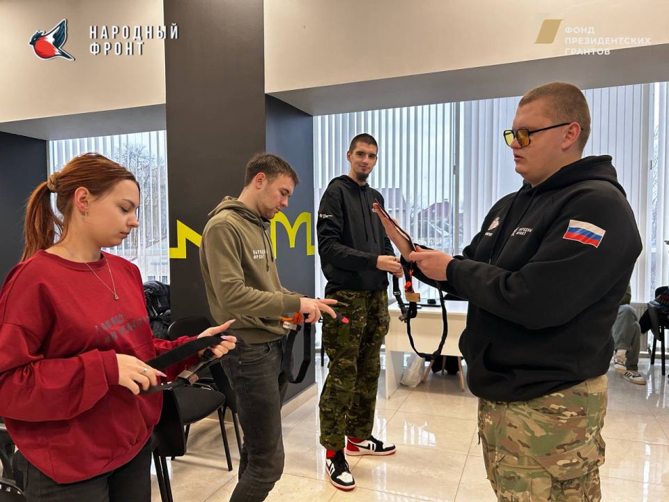 Инструкторы-добровольцы АНО ЦТП «Архангел» Егор Харьковский и Артур Прохорченко провели обучение в рамках программы «СТОП КРОВЬ» проекта «Культура безопасности НФ» для активистов Молодёжки НФ ЛНР Инструкторы-добровольцы АНО ЦТП «Архангел» Егор Харьковский и Артур Прохорченко провели обучение в рамках программы «СТОП КРОВЬ» проекта «Культура безопасности НФ» для активистов Молодёжки НФ ЛНР