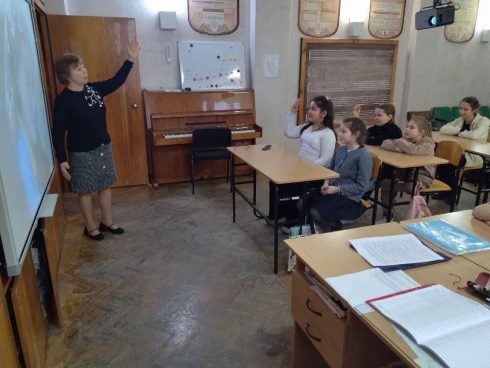 В Детской школе искусств №1 г. Ровеньки» прошла лекция «Народы России – единый оплот», посвящённая году, объявленного президентом России В.В. Путиным как «Год единства народов России» В Детской школе искусств №1 г. Ровеньки» прошла лекция «Народы России – единый оплот», посвящённая году, объявленного президентом России В.В. Путиным как «Год единства народов России»