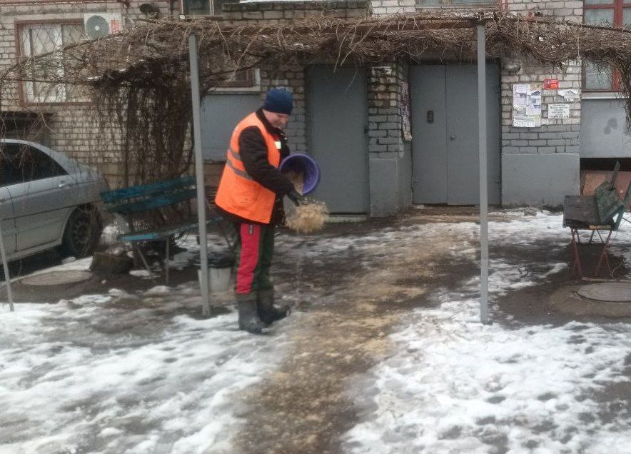 Коммунальными службами проведены работы на территории города Коммунальными службами проведены работы на территории города