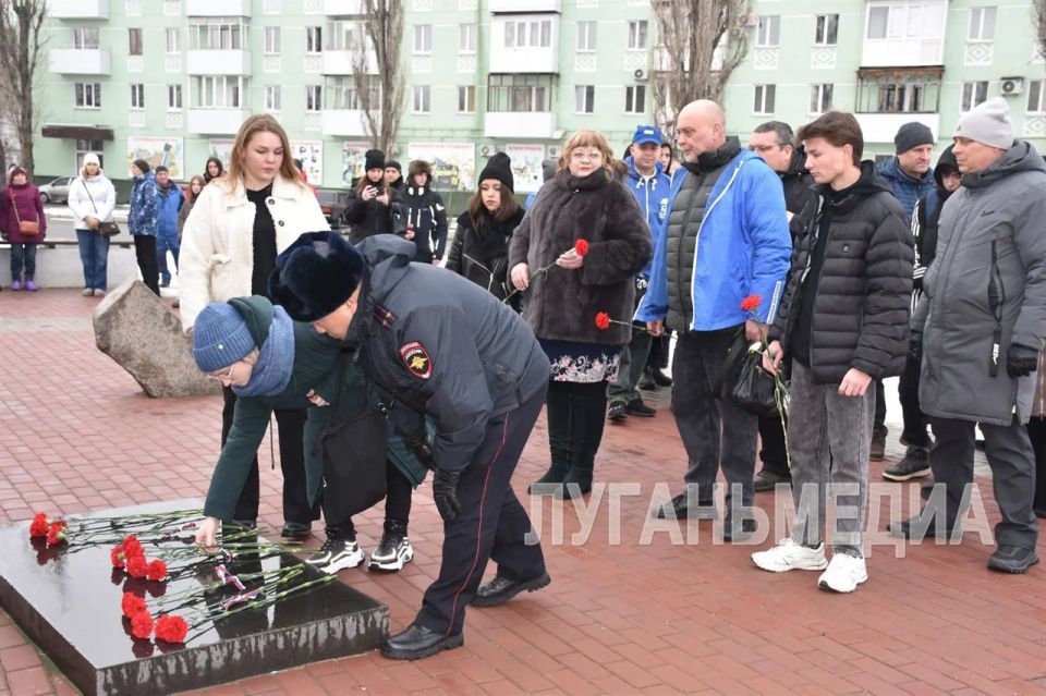 В Северодонецке состоялось возложение цветов ко Дню освобождения города от немецко-фашистских захватчиков В Северодонецке состоялось возложение цветов ко Дню освобождения города от немецко-фашистских захватчиков