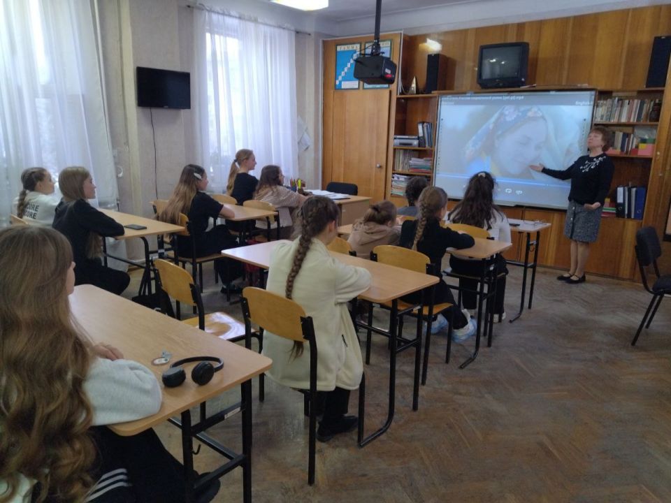 В Детской школе искусств №1 г. Ровеньки» прошла лекция «Народы России – единый оплот», посвящённая году, объявленного президентом России В.В. Путиным как «Год единства народов России» В Детской школе искусств №1 г. Ровеньки» прошла лекция «Народы России – единый оплот», посвящённая году, объявленного президентом России В.В. Путиным как «Год единства народов России»