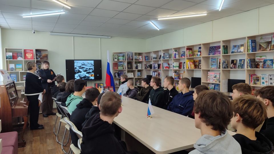 В преддверии памятной даты в модельной библиотеке МБУ "АГЦБС" для студентов колледжа АКИТЭ состоялся час мужества "Ты выстоял бессмертный Сталинград", посвященный освобождению Сталинграда от немецко-фашистских захватчиков В преддверии памятной даты в модельной библиотеке МБУ "АГЦБС" для студентов колледжа АКИТЭ состоялся час мужества "Ты выстоял бессмертный Сталинград", посвященный освобождению Сталинграда от немецко-фашистских захватчиков