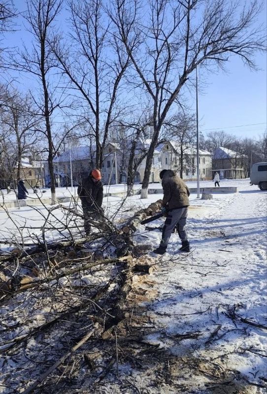 Порядок и безопасность: в сквере у ДК в пгт Порядок и безопасность: в сквере у ДК в пгт