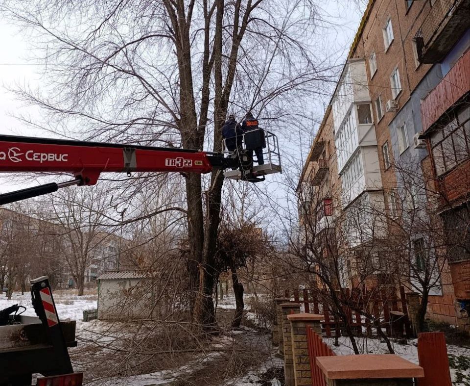Коммунальными службами проведены работы на территории города Коммунальными службами проведены работы на территории города