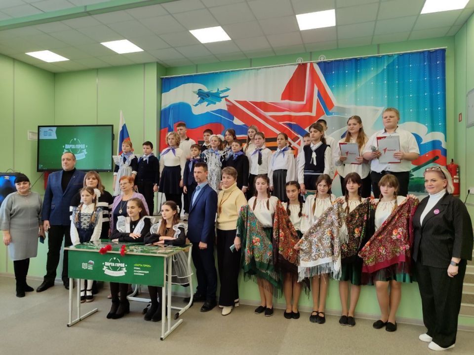 Олег Коваль: 29 января, в рамках реализации проекта "Новая школа" в ГБОУ ЛНР "Георгиевская средняя школа №1" состоялось открытие "Парты Героя" Олег Коваль: 29 января, в рамках реализации проекта "Новая школа" в ГБОУ ЛНР "Георгиевская средняя школа №1" состоялось открытие "Парты Героя"