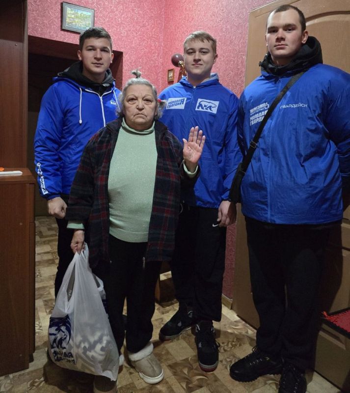 «Тепло сердец»: волонтёры Алчевска продолжают помогать жителям «Тепло сердец»: волонтёры Алчевска продолжают помогать жителям