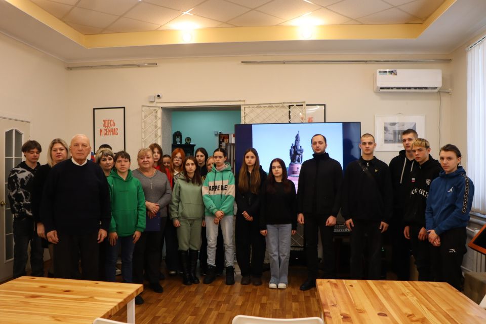 30 января 2026 года, в рамках патриотического воспитания, в музее истории города Ровеньки был проведен час героев «Не ради славы и наград», посвященный 83-й годовщине трагической гибели членов подпольной молодежной... 30 января 2026 года, в рамках патриотического воспитания, в музее истории города Ровеньки был проведен час героев «Не ради славы и наград», посвященный 83-й годовщине трагической гибели членов подпольной молодежной...