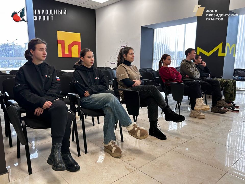 Инструкторы-добровольцы АНО ЦТП «Архангел» Егор Харьковский и Артур Прохорченко провели обучение в рамках программы «СТОП КРОВЬ» проекта «Культура безопасности НФ» для активистов Молодёжки НФ ЛНР Инструкторы-добровольцы АНО ЦТП «Архангел» Егор Харьковский и Артур Прохорченко провели обучение в рамках программы «СТОП КРОВЬ» проекта «Культура безопасности НФ» для активистов Молодёжки НФ ЛНР