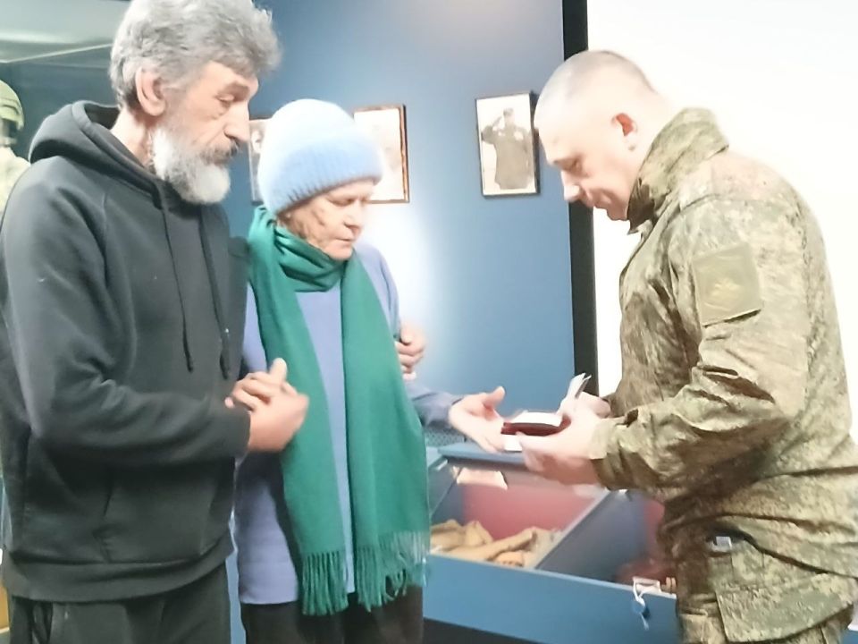 Альберт Зинченко: Сегодня начальник отдела чрезвычайных ситуаций, гражданской обороны, мобилизационной работы и взаимодействия с правоохранительными органами Администрации Станично-Луганского МО, начальник штаба казачьего... Альберт Зинченко: Сегодня начальник отдела чрезвычайных ситуаций, гражданской обороны, мобилизационной работы и взаимодействия с правоохранительными органами Администрации Станично-Луганского МО, начальник штаба казачьего...