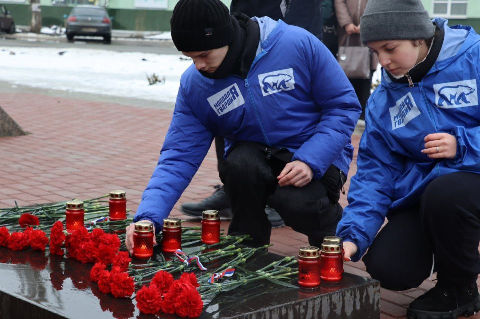 Яна Сылкина: Вот уже четвертый год мы собираемся в Сквере Славы, чтобы отметить День освобождения Северодонецка от немецко-фашистских захватчиков и почтить память тех, кто 83 года назад отдал свои жизни за наше будущее Яна Сылкина: Вот уже четвертый год мы собираемся в Сквере Славы, чтобы отметить День освобождения Северодонецка от немецко-фашистских захватчиков и почтить память тех, кто 83 года назад отдал свои жизни за наше будущее
