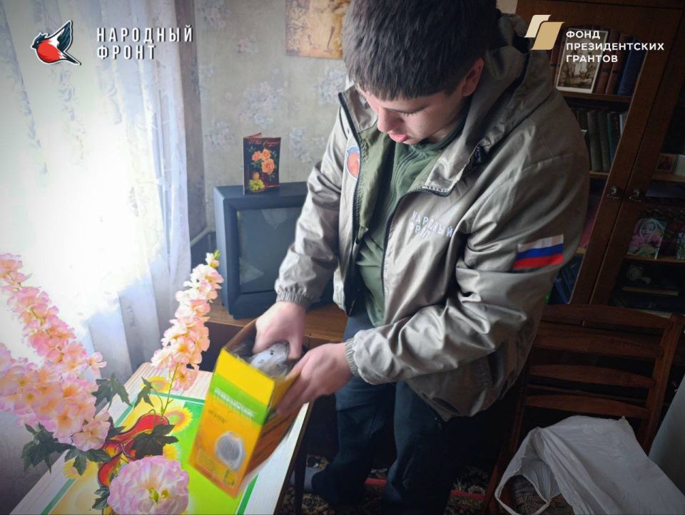 Добрые дела продолжаются!. Сегодня активисты Молодёжки НФ ЛНР навестили Светлану Николаевну Добрые дела продолжаются!. Сегодня активисты Молодёжки НФ ЛНР навестили Светлану Николаевну