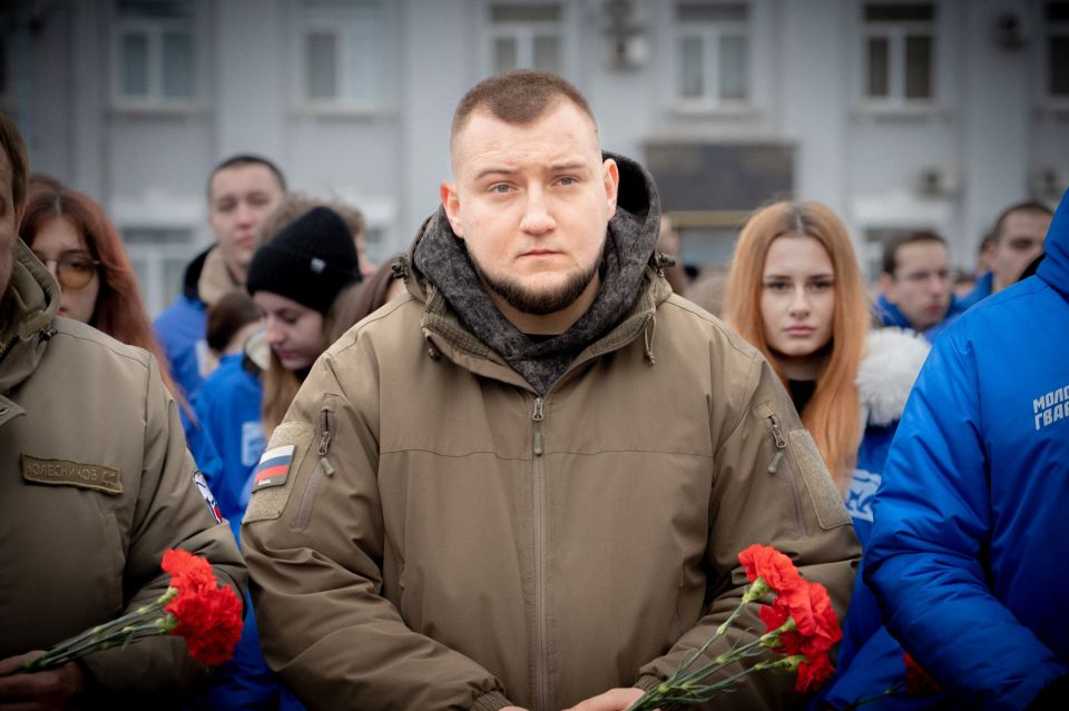 Михаил Голубович: Сегодня был в Краснодоне вместе с ребятами из «Молодой Гвардии Единой России» ЛНР и ДНР Михаил Голубович: Сегодня был в Краснодоне вместе с ребятами из «Молодой Гвардии Единой России» ЛНР и ДНР