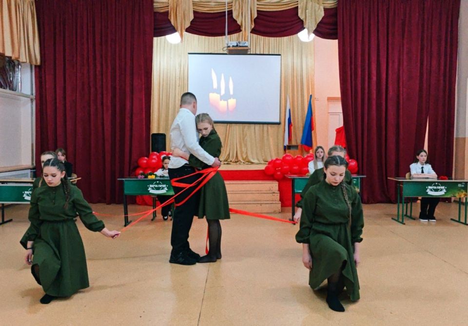 В поселке Краснодон состоялось открытие "Парт Героев" В поселке Краснодон состоялось открытие "Парт Героев"