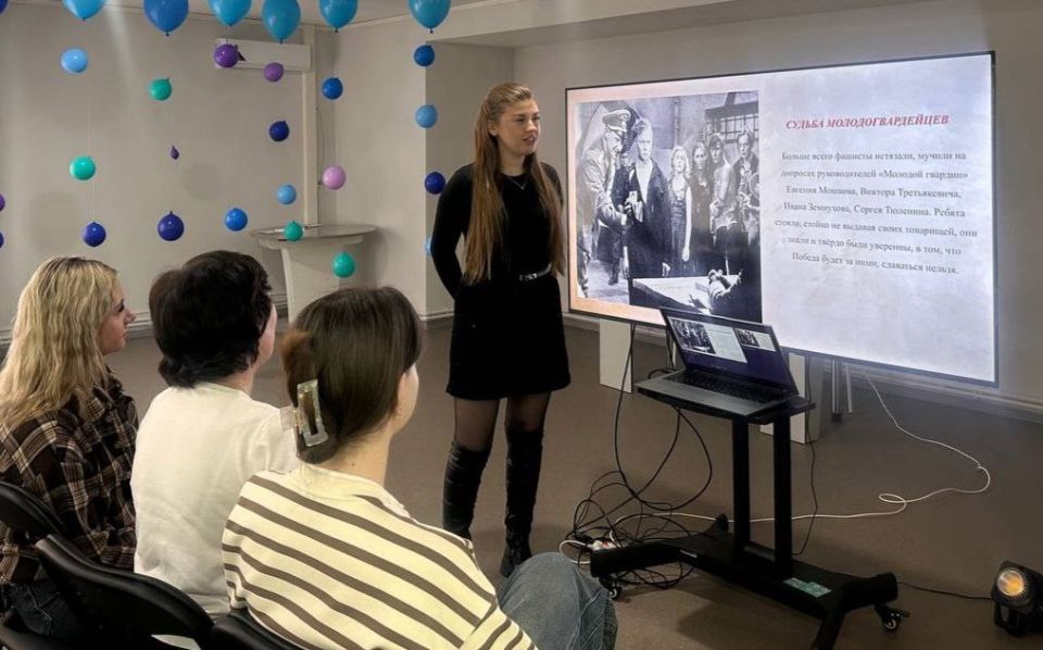 В центре «Гравитация» прошло памятное мероприятие «Проникаясь духом подвига», организованное Молодежным советом при Администрации Краснодонского муниципального округа В центре «Гравитация» прошло памятное мероприятие «Проникаясь духом подвига», организованное Молодежным советом при Администрации Краснодонского муниципального округа