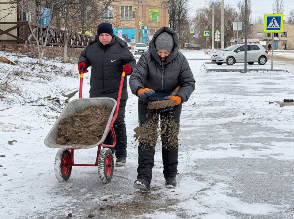 Сергей Колягин: В воскресный день продолжилась борьба с гололедицей и выпавшими осадками Сергей Колягин: В воскресный день продолжилась борьба с гололедицей и выпавшими осадками