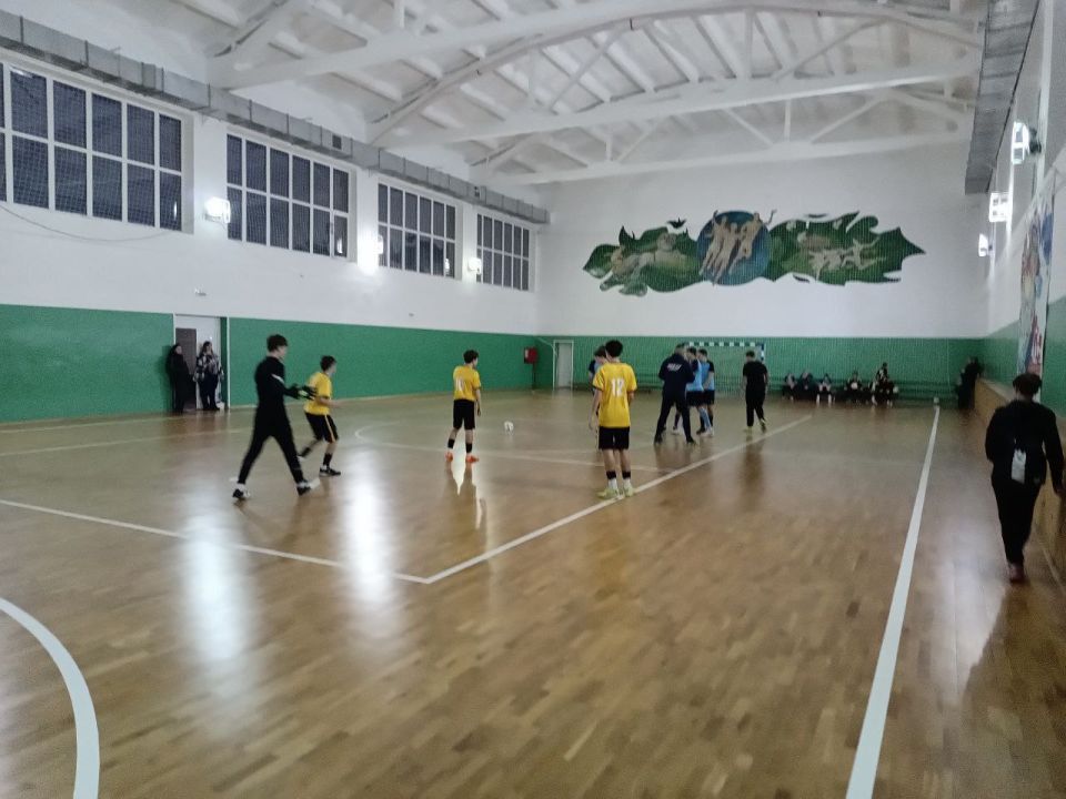 30 января в спортивном зале г. Лутугино прошел очередной тур Чемпионата ЛНР по футболу среди юношей 2010-2011 годов рождения 30 января в спортивном зале г. Лутугино прошел очередной тур Чемпионата ЛНР по футболу среди юношей 2010-2011 годов рождения