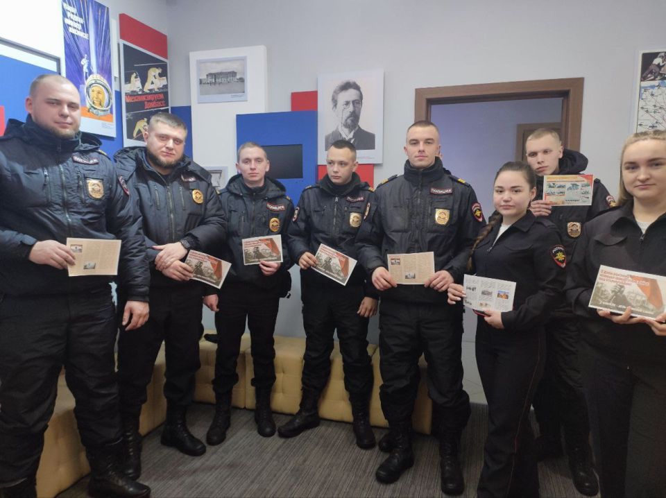 В день годовщины победы в Сталинградской битве Антрацитовский исторический музей распахнул свои двери для сотрудников ОМВД России «Антрацитовский», проведя для них музейный урок В день годовщины победы в Сталинградской битве Антрацитовский исторический музей распахнул свои двери для сотрудников ОМВД России «Антрацитовский», проведя для них музейный урок