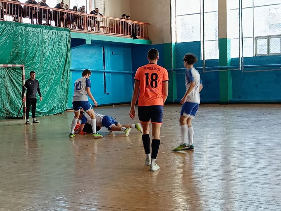 Футболисты "Шахтера" закрепили лидирующую позицию в открытом чемпионате Брянки Футболисты "Шахтера" закрепили лидирующую позицию в открытом чемпионате Брянки