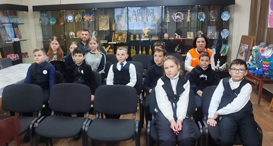 В Краснолучском краеведческом музее состоялся тематический час «Битва за Сталинград» для школьников В Краснолучском краеведческом музее состоялся тематический час «Битва за Сталинград» для школьников