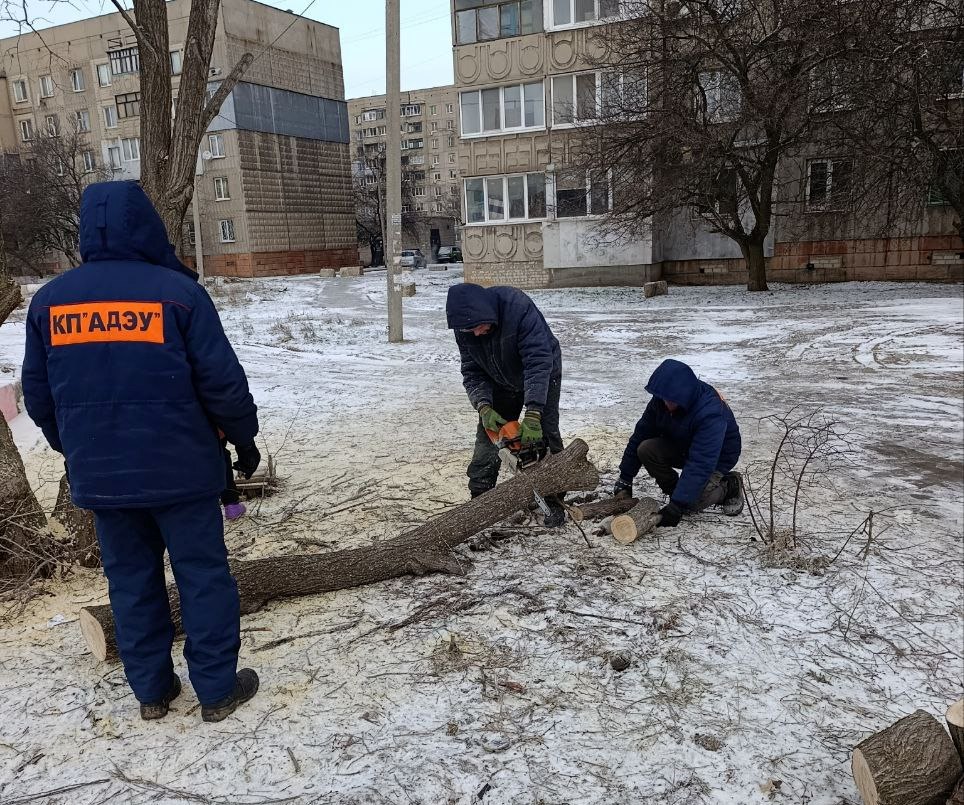 Коммунальными службами проведены работы на территории города Коммунальными службами проведены работы на территории города
