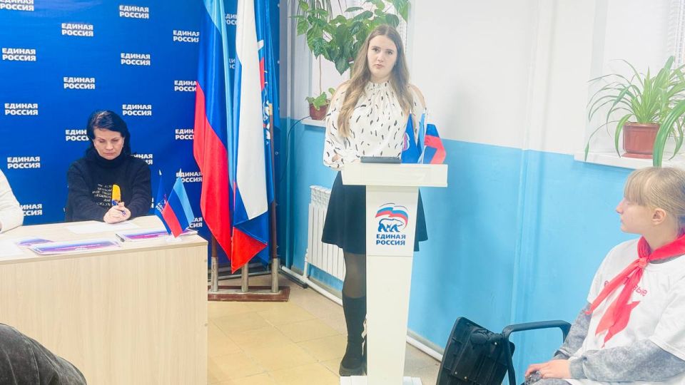 В Рубежном, в офисе партии «Единая Россия», состоялся третий тур молодежного дебатного турнира клуба "Мнение молодежи" В Рубежном, в офисе партии «Единая Россия», состоялся третий тур молодежного дебатного турнира клуба "Мнение молодежи"