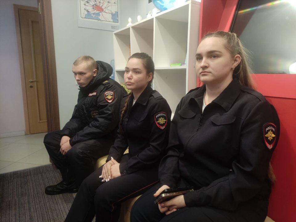 В день годовщины победы в Сталинградской битве Антрацитовский исторический музей распахнул свои двери для сотрудников ОМВД России «Антрацитовский», проведя для них музейный урок В день годовщины победы в Сталинградской битве Антрацитовский исторический музей распахнул свои двери для сотрудников ОМВД России «Антрацитовский», проведя для них музейный урок
