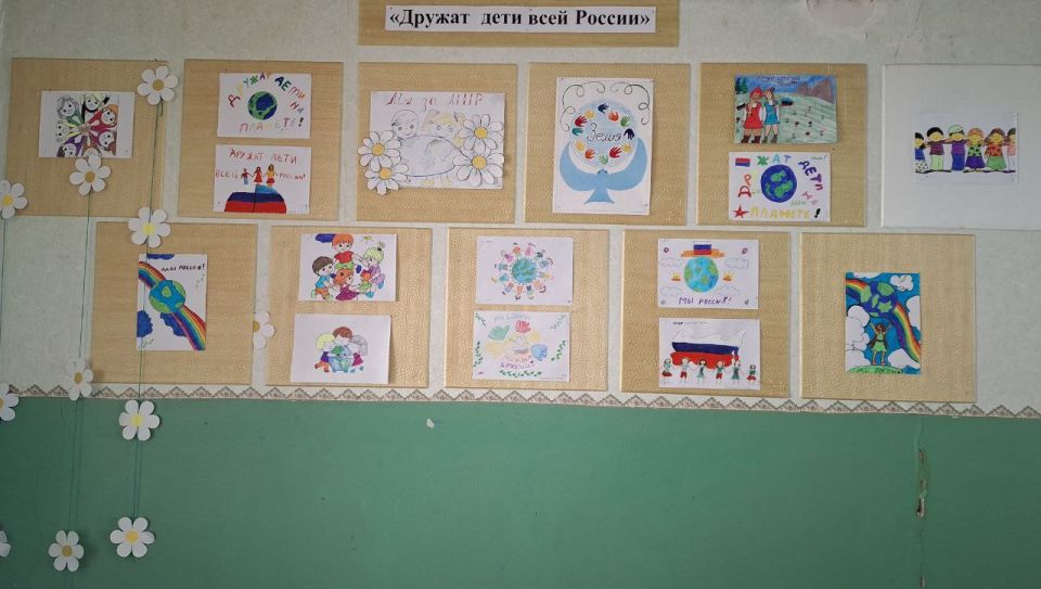 «Лица дружбы». Выставка рисунков «Дружат дети всей России» «Лица дружбы». Выставка рисунков «Дружат дети всей России»