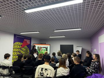 В Алчевске на базе Молодежного центра прошел профилактический «Час общения» против наркотиков