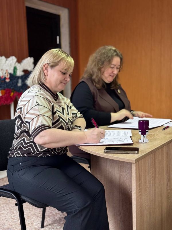 В ЦДЮТ подписали соглашение о сотрудничестве с омским центром В ЦДЮТ подписали соглашение о сотрудничестве с омским центром