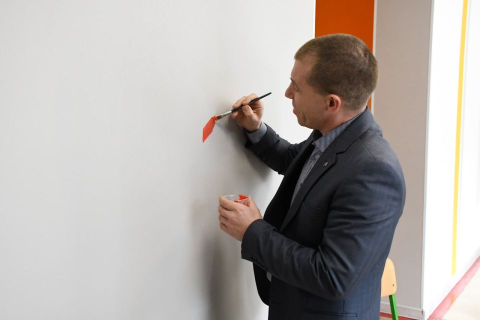 В Золотовской школе №16 прошел семинар по брендированию школьных общественных пространств В Золотовской школе №16 прошел семинар по брендированию школьных общественных пространств
