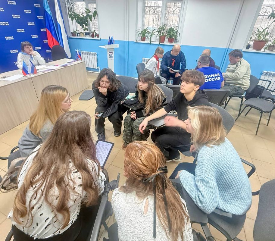В Рубежном, в офисе партии «Единая Россия», состоялся третий тур молодежного дебатного турнира клуба "Мнение молодежи" В Рубежном, в офисе партии «Единая Россия», состоялся третий тур молодежного дебатного турнира клуба "Мнение молодежи"