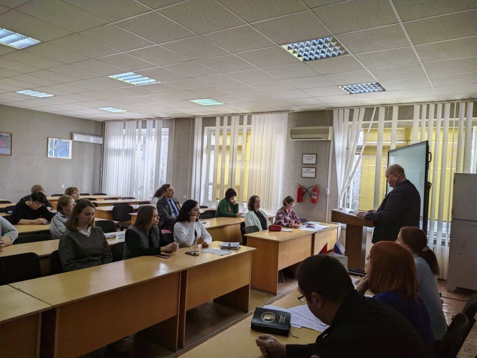 Проблемы профессионального партнерства обсудили на встрече в Луганском колледже строительства, экономики и права Проблемы профессионального партнерства обсудили на встрече в Луганском колледже строительства, экономики и права