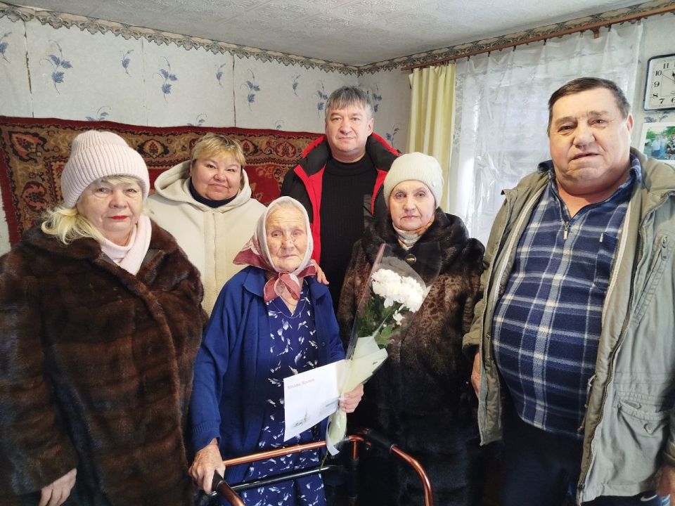 Поздравительный адрес от Президента РФ с 98-летим вручили ветерану Татьяне Кривошей Поздравительный адрес от Президента РФ с 98-летим вручили ветерану Татьяне Кривошей