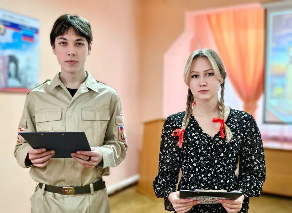 В рамках партийного проекта "Историческая память" в Брянковском колледже ЛГПУ состоялась литературно-историческая композиция «Чёрный январь», посвящённая подвигу героев-молодогвардейцев и их трагической гибели В рамках партийного проекта "Историческая память" в Брянковском колледже ЛГПУ состоялась литературно-историческая композиция «Чёрный январь», посвящённая подвигу героев-молодогвардейцев и их трагической гибели