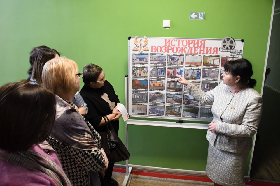 В Золотовской школе №16 прошел семинар по брендированию школьных общественных пространств В Золотовской школе №16 прошел семинар по брендированию школьных общественных пространств