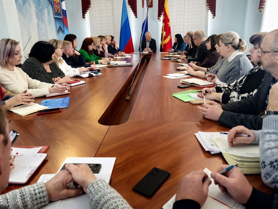 Сергей Козенко: По итогам совещания с Главой Луганской Народной Республики, состоявшимся на прошлой неделе, сегодня провел расширенное аппаратное совещание в Администрации Краснодонского муниципального округа Сергей Козенко: По итогам совещания с Главой Луганской Народной Республики, состоявшимся на прошлой неделе, сегодня провел расширенное аппаратное совещание в Администрации Краснодонского муниципального округа