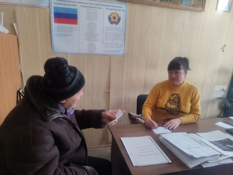 Специалист ООЖД «Желтенский» проводит разъяснительную работу с жителями Специалист ООЖД «Желтенский» проводит разъяснительную работу с жителями