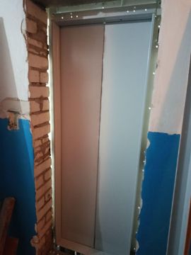 Специалисты подрядной организации из Башкортостана приступили к замене лифта в доме № 40 3-го микрорайона в г. Красный Луч