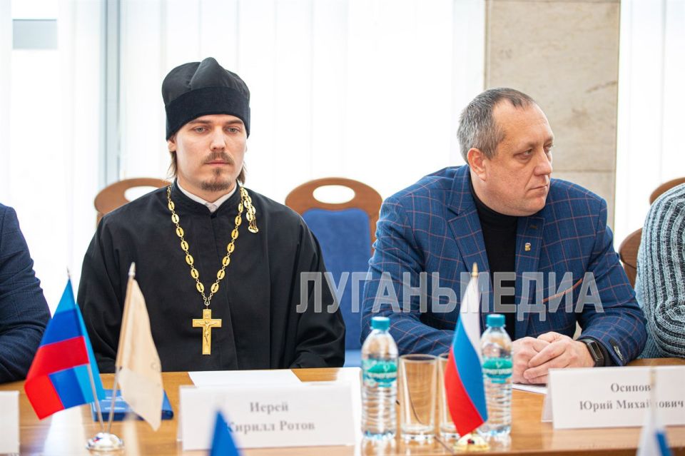 В Луганском академическом русском драматическом театре имени Павла Луспекаева состоялось общее собрание регионального отделения Всемирного Русского Народного Собора в ЛНР В Луганском академическом русском драматическом театре имени Павла Луспекаева состоялось общее собрание регионального отделения Всемирного Русского Народного Собора в ЛНР