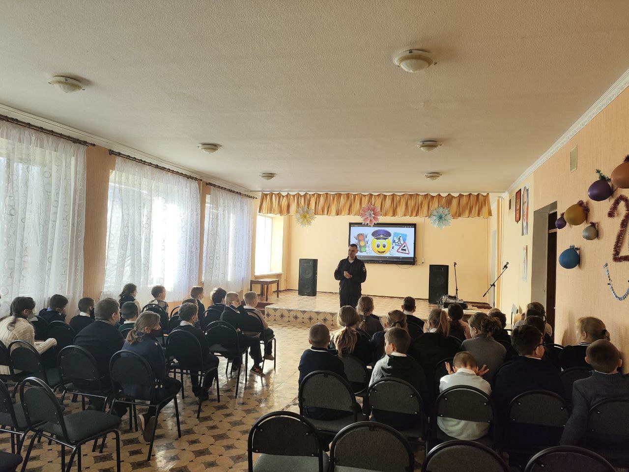 Сотрудники региональной Госавтоинспекции продолжают работу, направленную на обеспечение безопасности самых юных участников дорожного движения! Сотрудники региональной Госавтоинспекции продолжают работу, направленную на обеспечение безопасности самых юных участников дорожного движения!