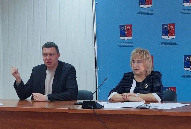 В Станично-Луганском муниципалитете состоялось заседание первичных отделений «Единой России» В Станично-Луганском муниципалитете состоялось заседание первичных отделений «Единой России»