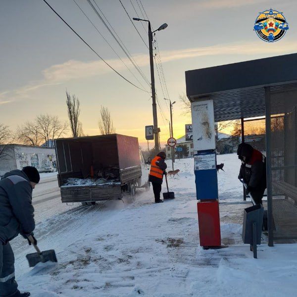 Продолжаем следить за чистотой и безопасностью остановочных павильонов и прилегающих к ним территорий Продолжаем следить за чистотой и безопасностью остановочных павильонов и прилегающих к ним территорий